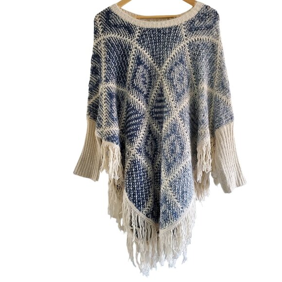 Blue & Cream Poncho with Sleeves Fringed Hem, Graduating Shades of Blue Size S/M - Picture 2 of 6